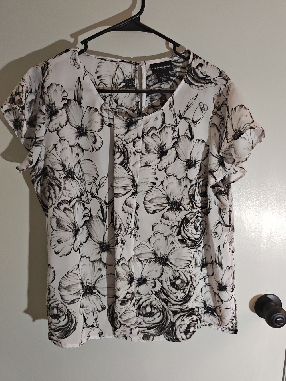 Liz Claiborne Black & White Floral Short Sleeve Blouse